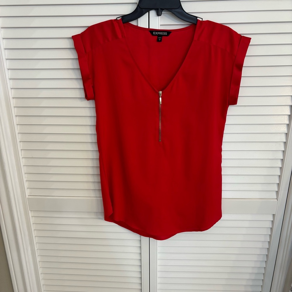 Express top, gorgeous fire red color. Never worn